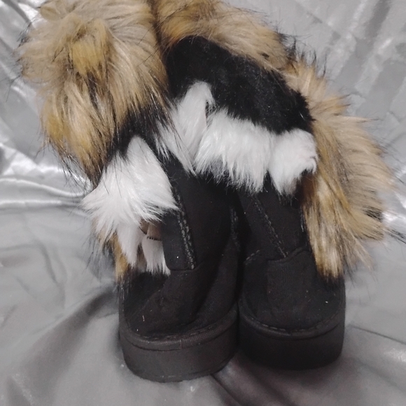 Women's Faux Fur Winter Boots - Black and Brown - Picture 9 of 12